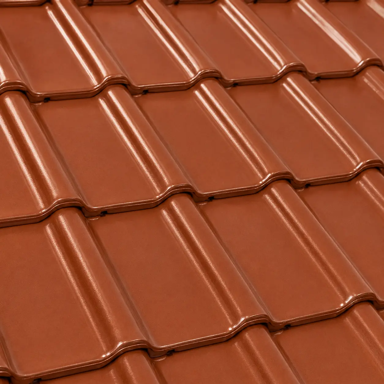 Czerwona glazurowana dachówka ceramiczna ułożona na połaci